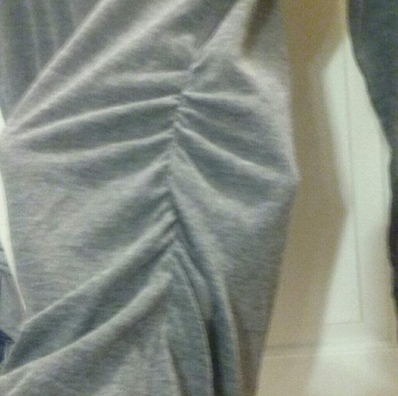 Long sleeved gray t-shirt - Picture 3 of 3